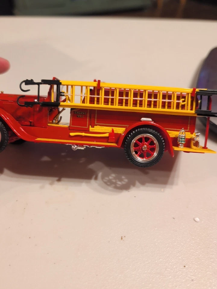1928 REO Fire Truck Replica Signature Models Pleasant Plains VFD Model 1/32 - Image 2 of 4