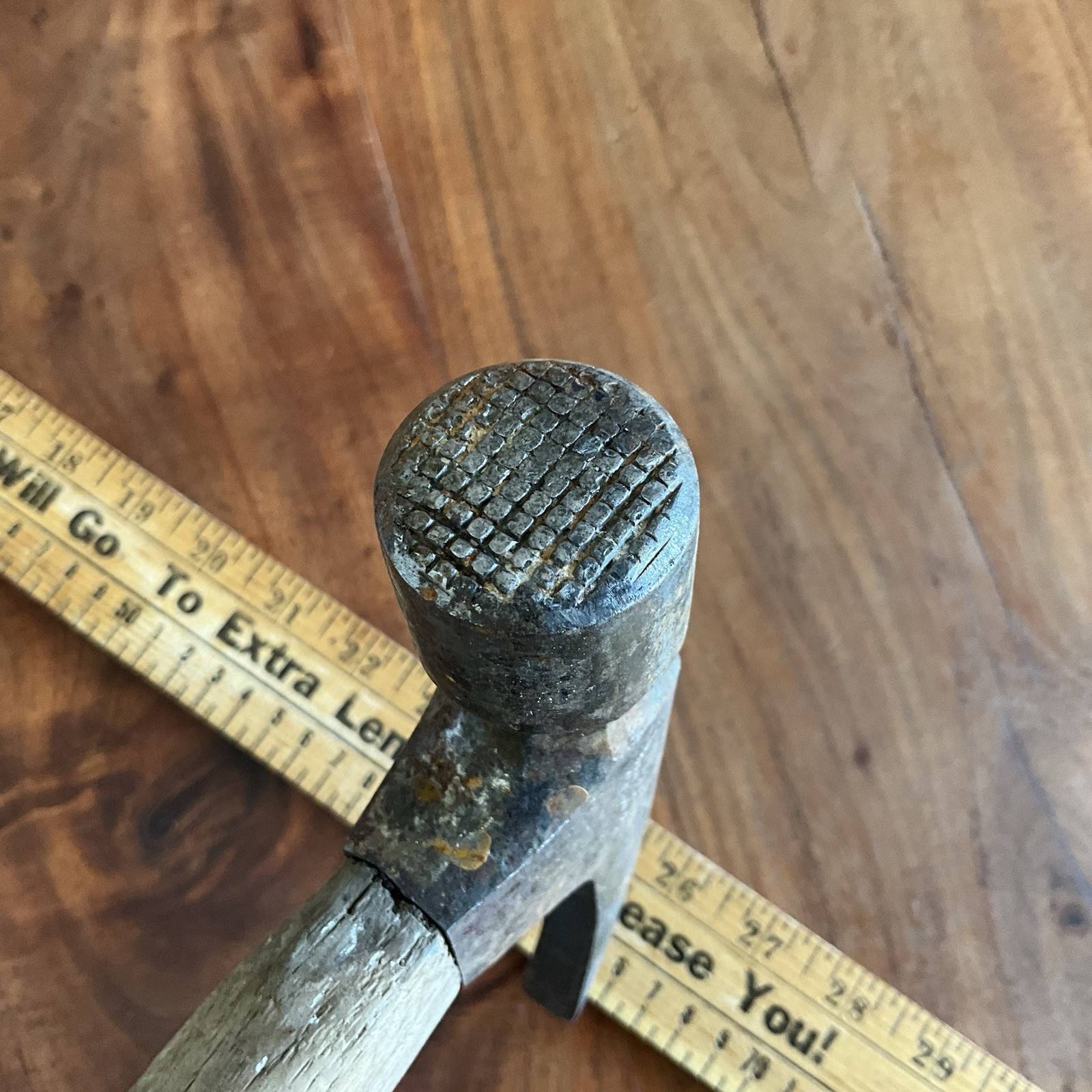 Vaughan 24 oz. Waffle Face Wood Handle Straight Claw Hammer-505m