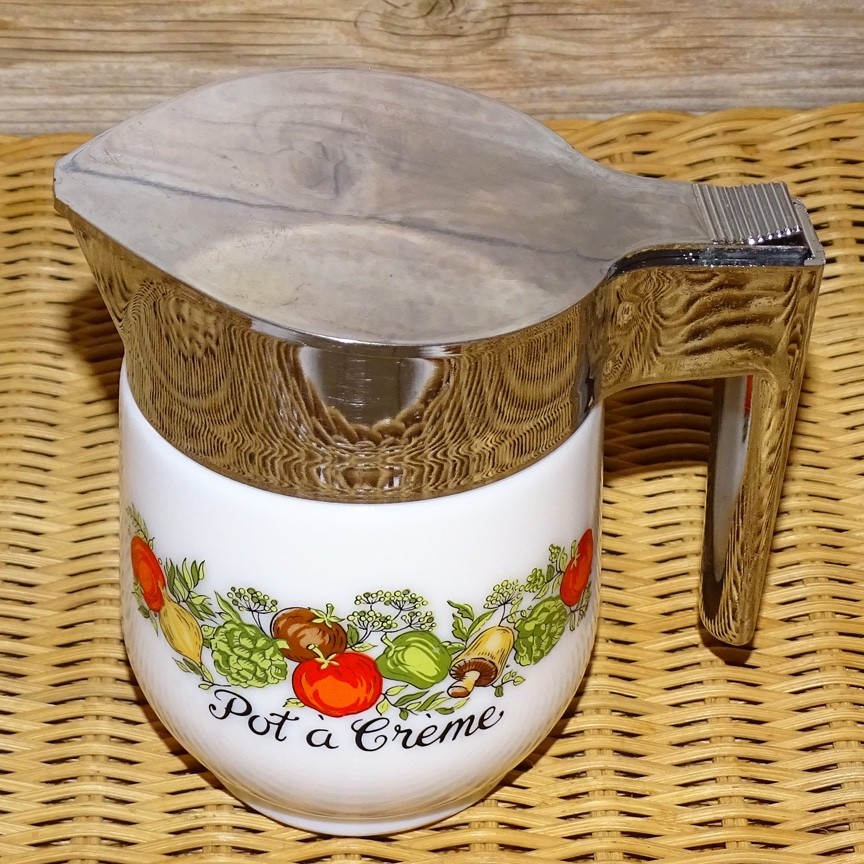 1970 Gemco Pyrex Corning Ware Corelle Spice of Life Pot a Creme Creamer Flip Top