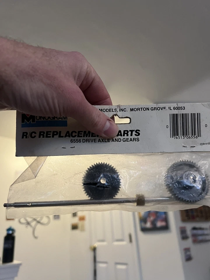 Monogram RC 1/10 6556 Drive Axle and Gears NIP for Lightning Buggy - Image 4 of 4