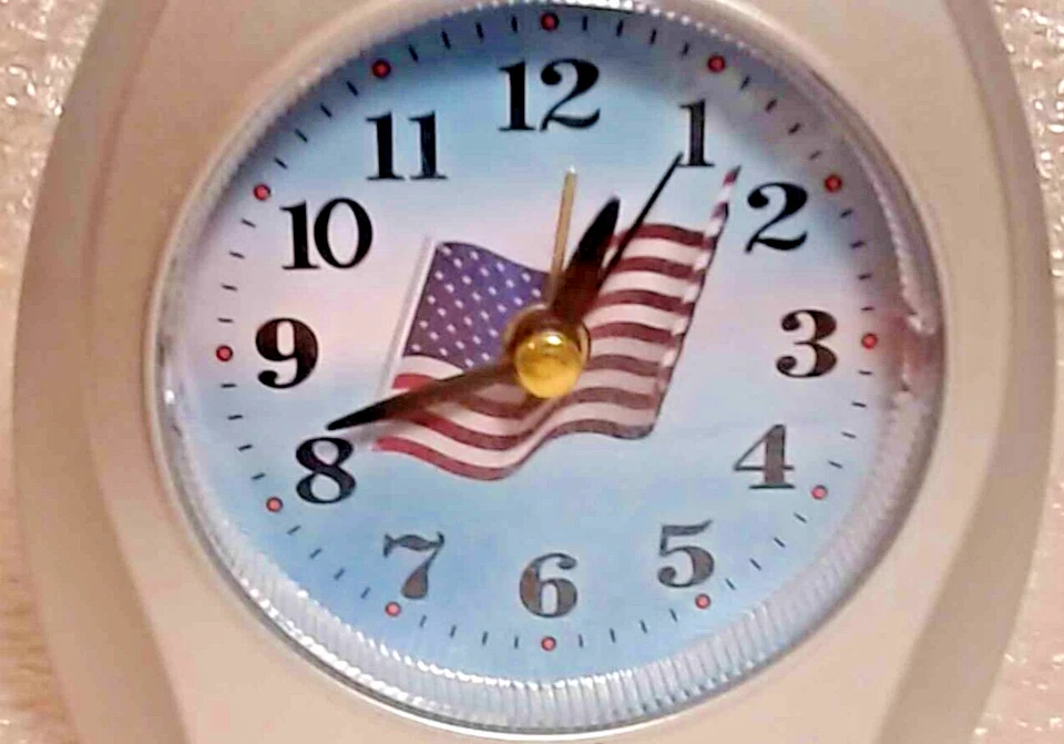 American flag alarm clock Quartz with alarm tested Runs - Image 4 of 4