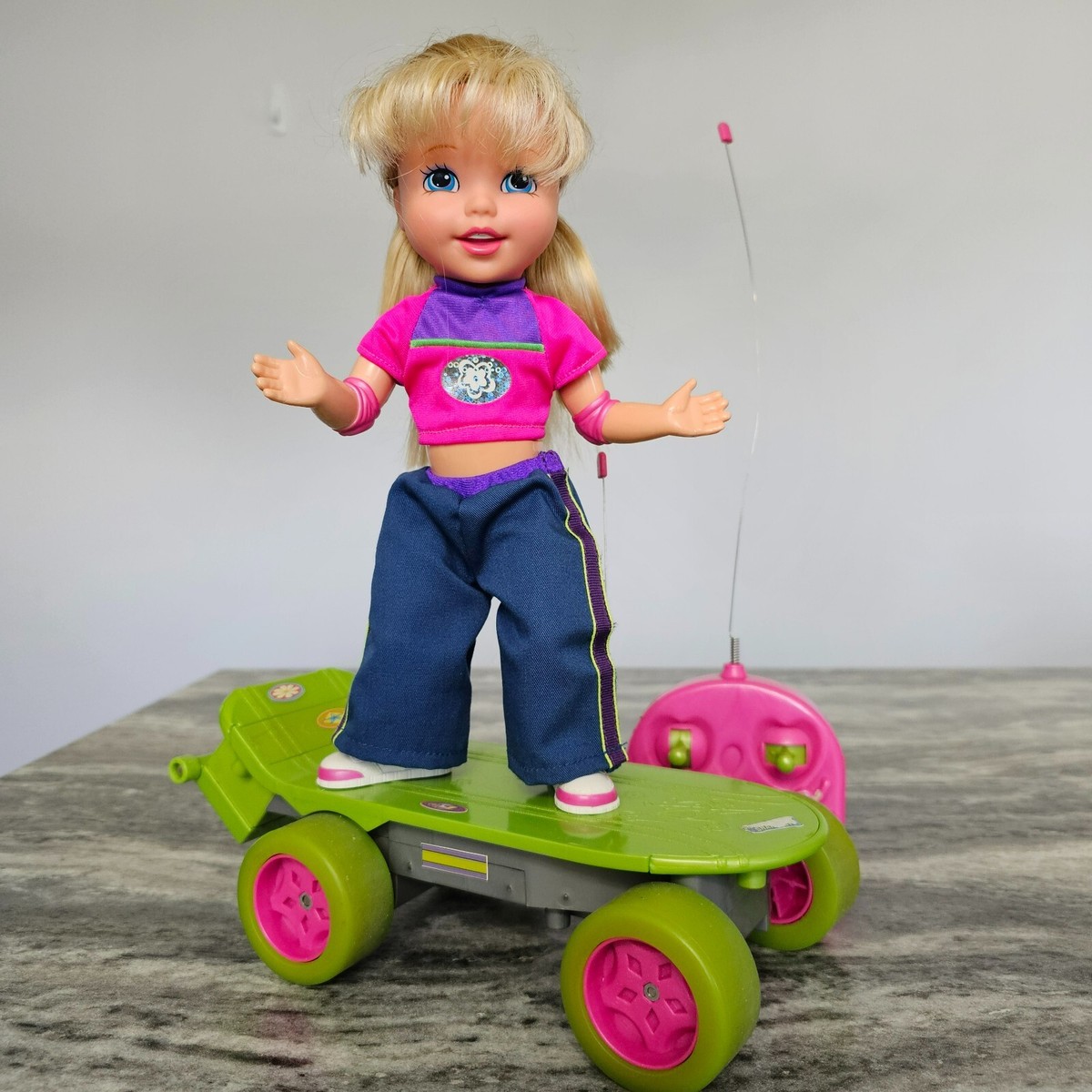 1998 Mattel RC Skateboard Shannen Doll w/Skateboard & Remote