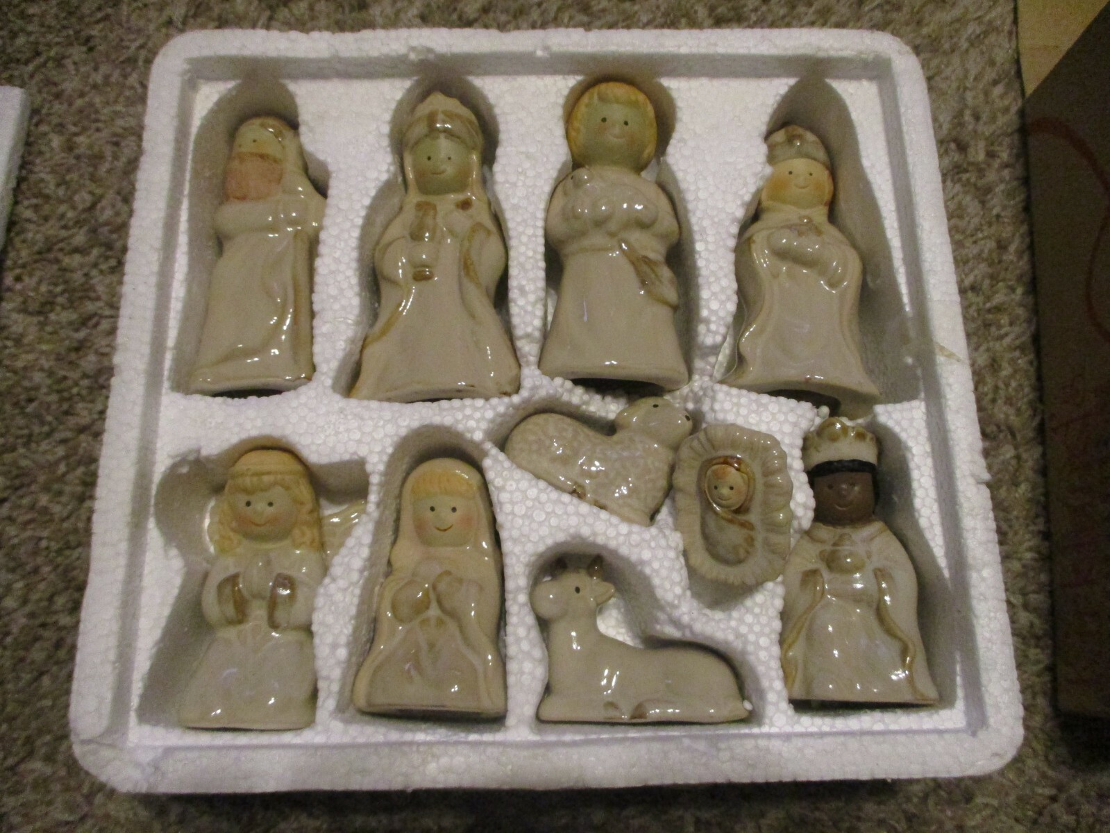 KIRKLAND'S POTTERS GARDEN WONDERFUL NATIVITY SET WITH BASE IN ORIGINAL