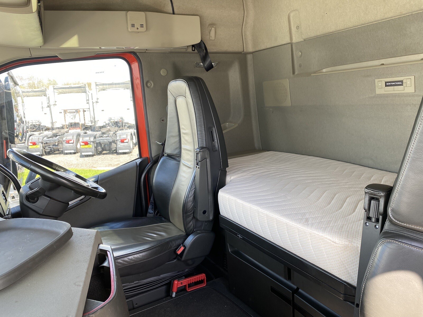 Memory Foam Truck Bed Mattress Volvo Fh4 / Fh12 / FH16 2013 onwards RHD