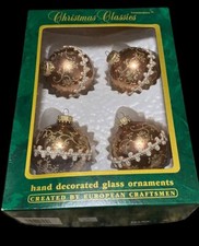 Commodore Christmas Classics Vintage 4 Glass Ornaments Gold White Hand Decor
