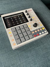 Akai Professional MPC ONE Retro Edition Stand...