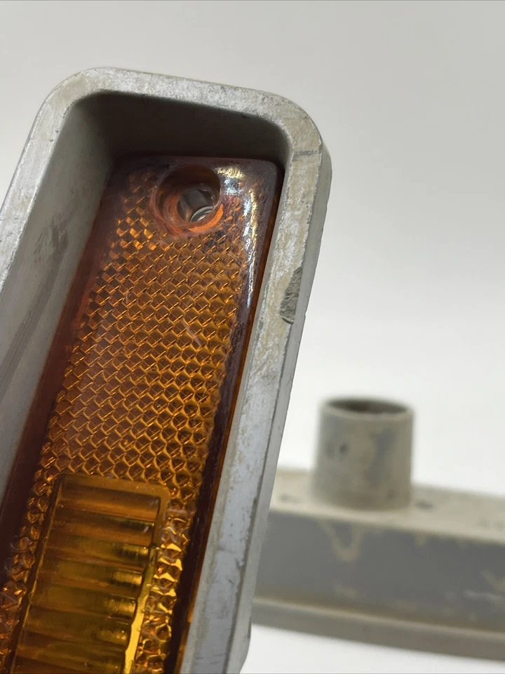 Par de luzes indicadoras laterais de caminhão 1972-80 Dodge D100 D200 3489874 3489875 fabricante de equipamento original Mopar - Imagem 2 de 4