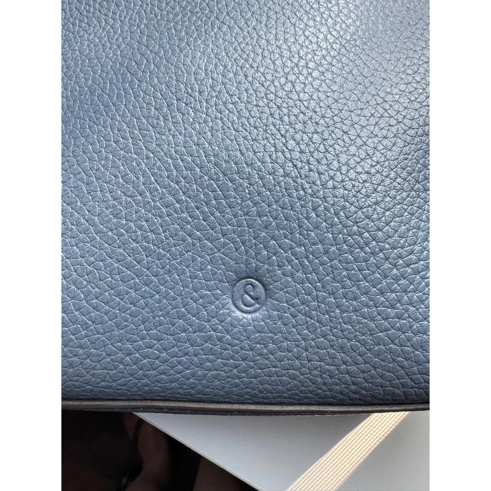 Bolso de Hombro Treasure & Bond Azul Cuero y Gamuza Grano Guijarro Cartera de Todos los Días Foto 3 de 4