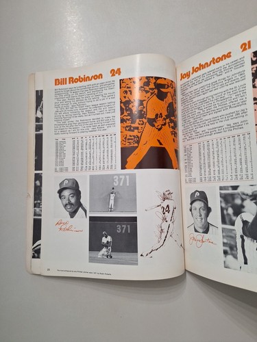 Philadelphia Phillies Yearbooks 1975 & COMEBACK KIDS Schmidt Maddox McGraw Rose - Picture 8 of 16