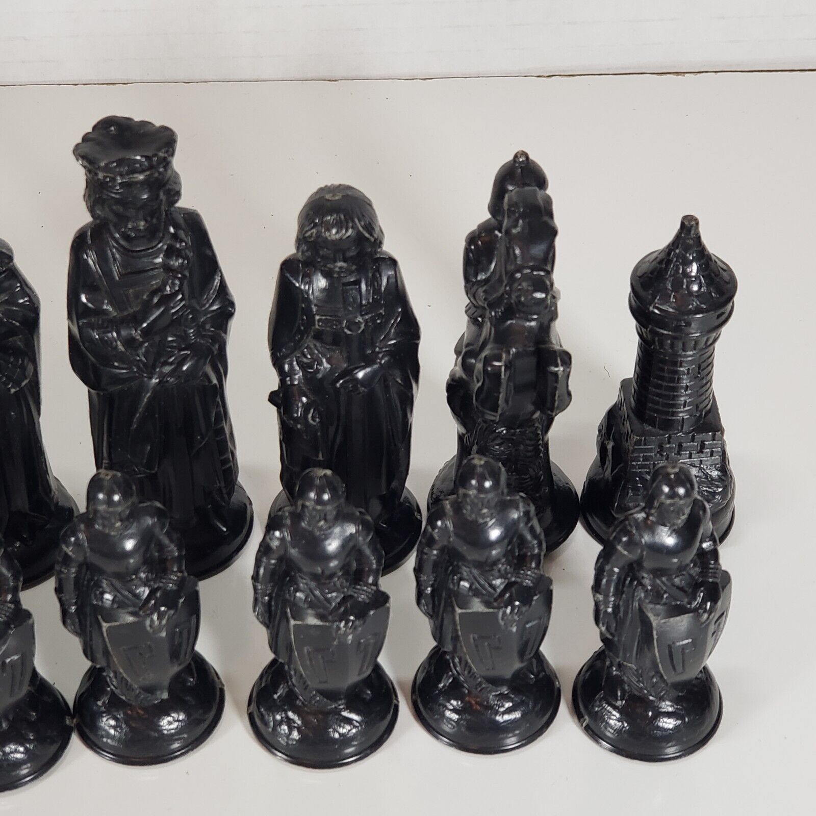 COMPLETE ANRI & LOWE CHESS SET 32 PIECES NO BOARD