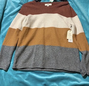 thin crewneck sweatshirt