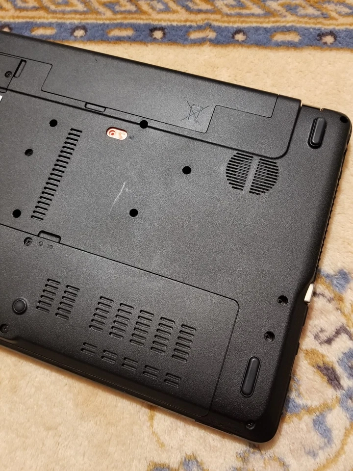 Acer Aspire E1-531-4665 Laptop Intel Pentium No HDD / OS / Charger/ Bad Battery - Image 4 of 4