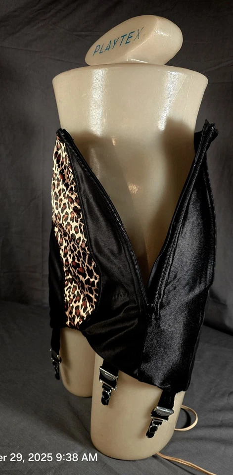 Trim Girdle Skirt Sz Large Black And Leopard Panel 6 Garters - Image 2 of 4