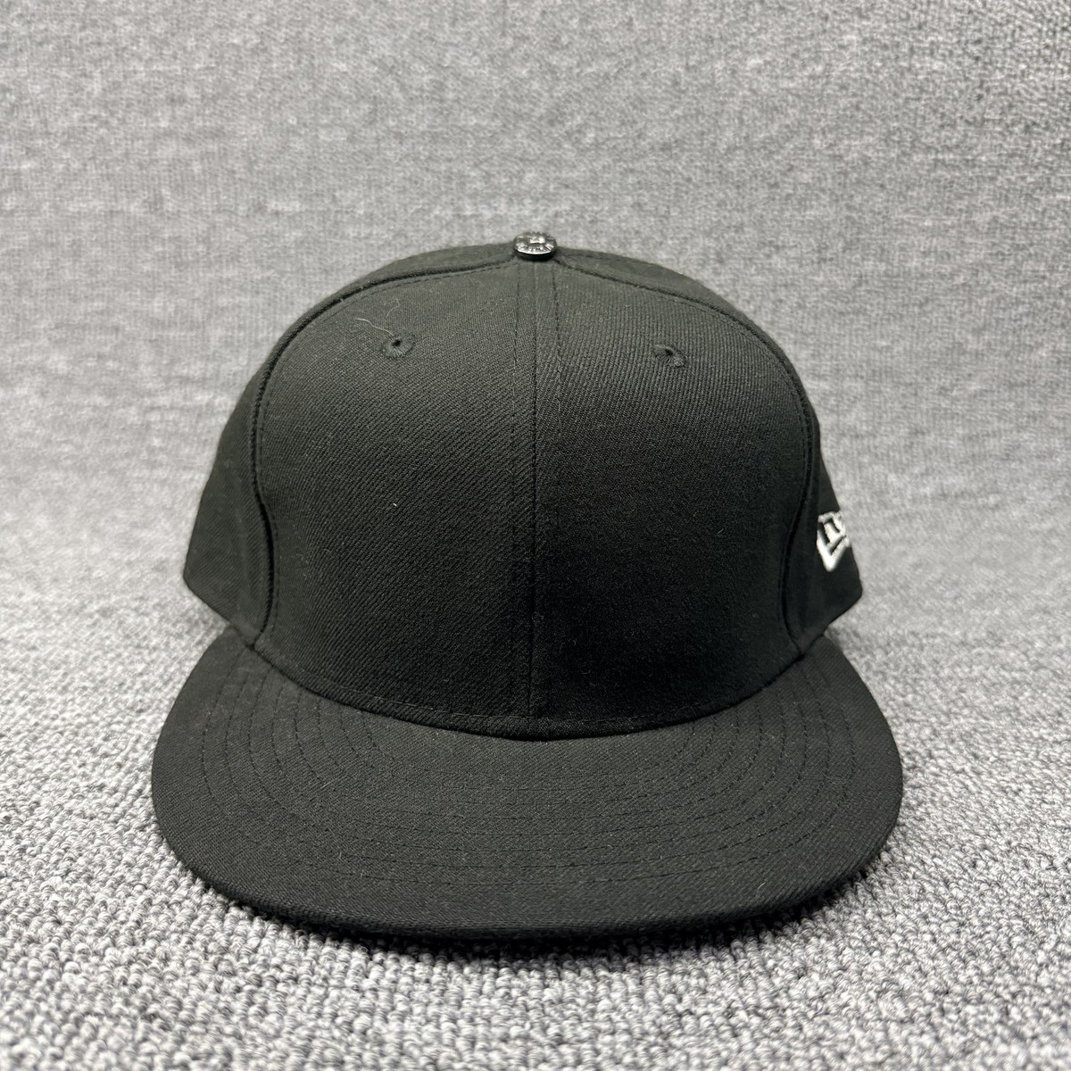 New Era 59FIFTY Blank Solid Black Fitted Hat Cap Size 7 1/2 White Flag Logo