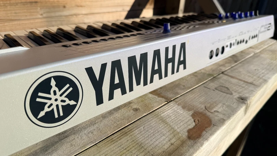 Yamaha CS2X Polyphonic Digital Keyboard Synthesiser Synth - Image 4 of 4