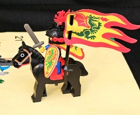 Lego 6076 Vintage 1993 Castle Dragon Knights DARK DRAGON'S DEN with Instructions