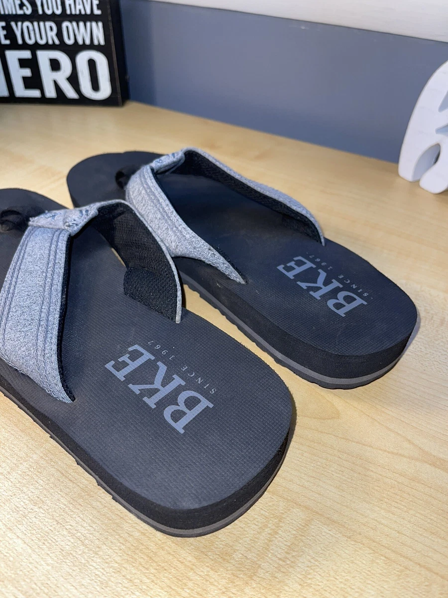 Buckle mens shop flip flops
