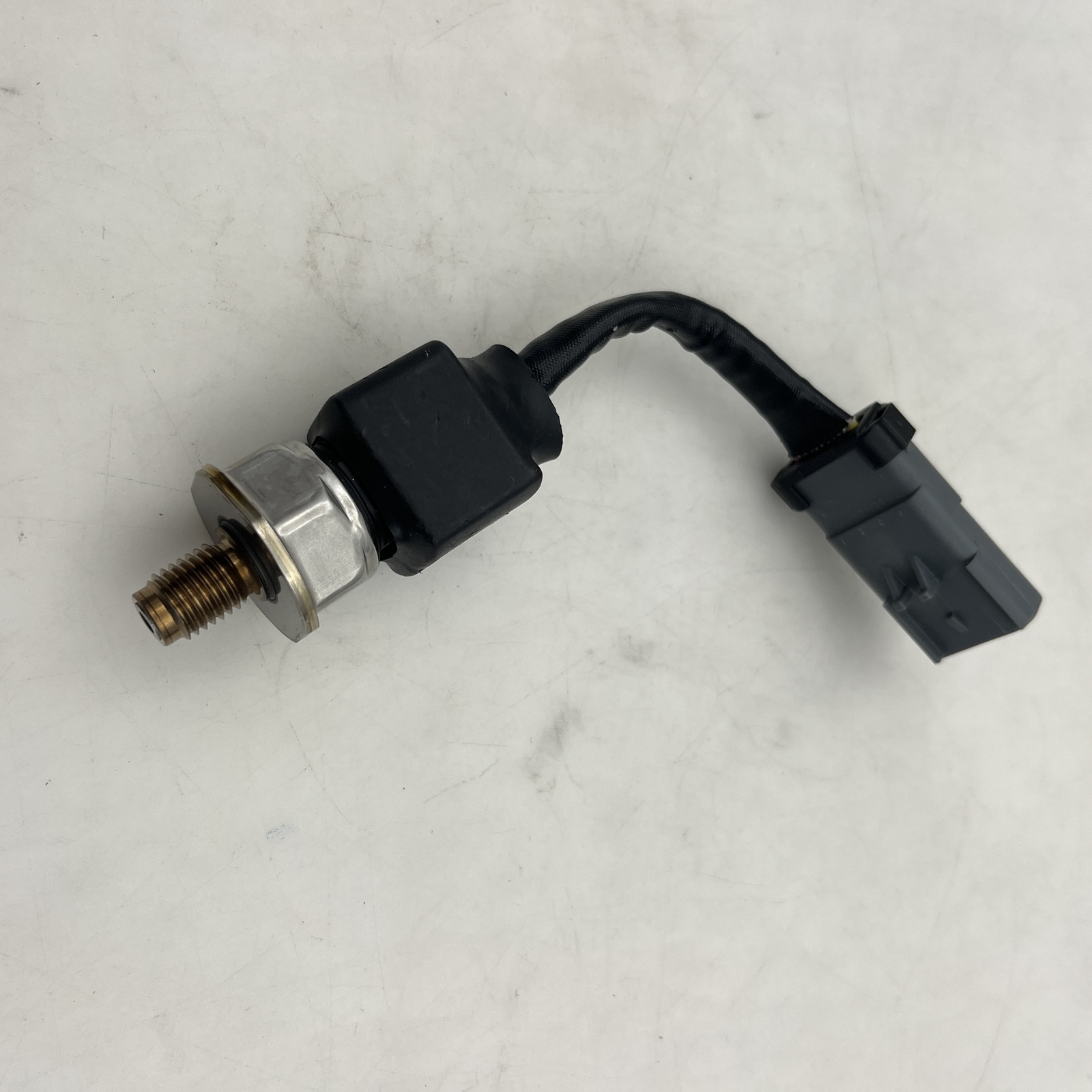 Fuel Pressure Sensor 2897581 Fits For Peterbilt Cummins Engine ISX12