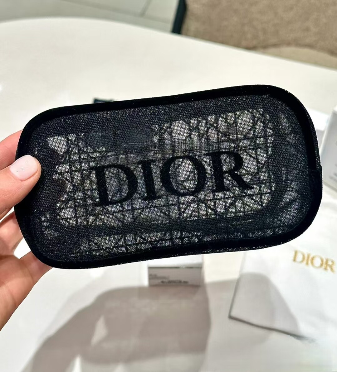Bolsa cosmética de malla negra Dior2025 novedad