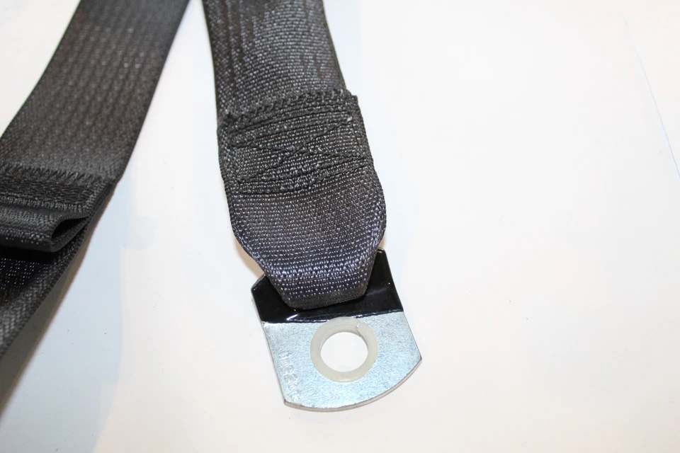 Retractor de cinturón de seguridad exterior trasero, diestro o derecho 2019-2021 Dodge Ram 2500 3500 negro Foto 2 de 4