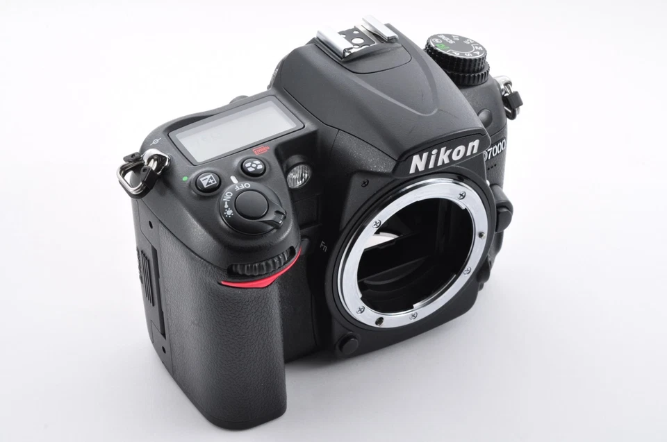 Nikon D7000 Digital SLR Camera Body Only Shutter Count 6254 Near mint Used JP #4 - Image 3 of 4