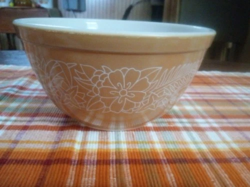 Vintage Pyrex 1.5 Qt, 403 Woodland Mixing Bowl