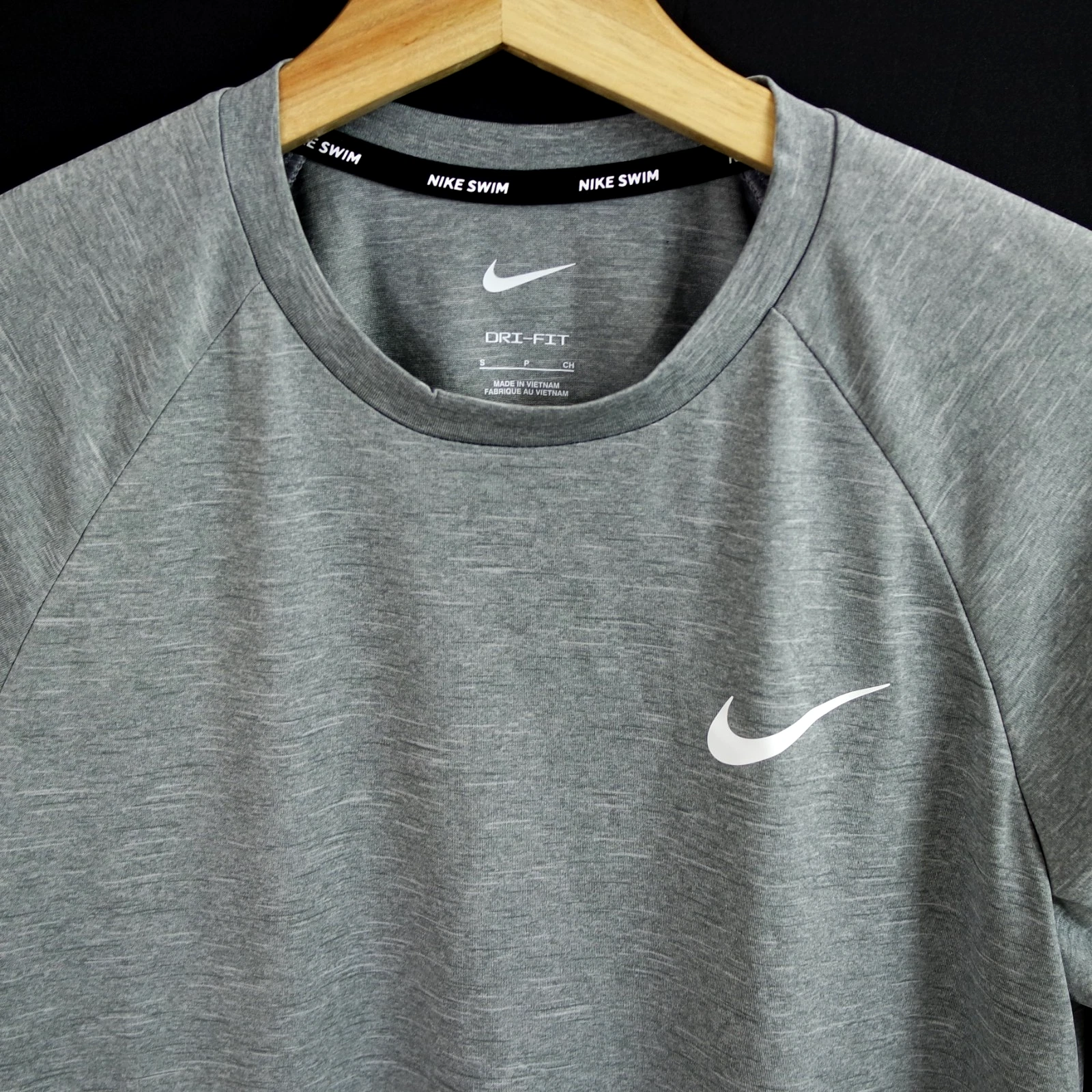 NEW Mens Nike Swim Tee Shirt Size S Dri Fit UPF 40+ Short Sleeve Gray