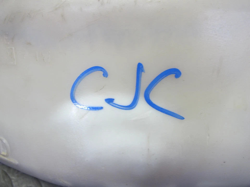 90-96 CHEVROLET CORVETTE C4 ENGINE EXPANSION OVERFLOW RESERVOIR TANK OEM - Image 2 of 4