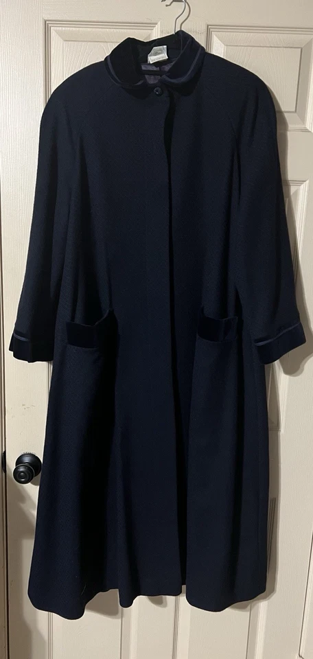 复古优雅 Laura Ashley 海军蓝天鹅绒装饰 100% 羊毛外套 10 码 — 第 2/4 张图片