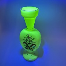 Vase Glas Uranglas Handbemalt Opalglas Antik Glaskunst Fußvase