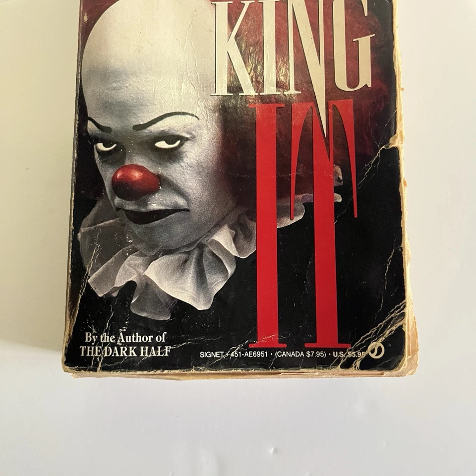 Stephen King 'IT' Signet 1987 Edition Paperback Book Tim Curry Pennywise Cover - Image 3 of 4
