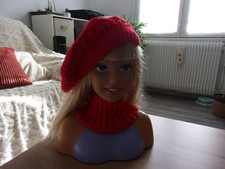 ensemble bonnet genre béret et snood rouge, tricoté main
