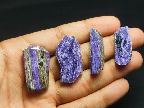Fette lucide charoite naturale - squisite pietre viola, dimensioni, pesi - Foto 4 di 7
