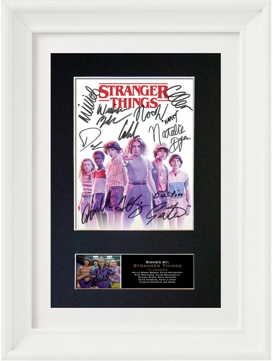 ストレンジャーシングス エリカ auto サイン strangerthings s-l1200.jpg