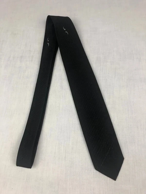 Corbata Cravatte Guartione negra y plateada, corte delgado vintage, acento... - Imagen 2 de 4