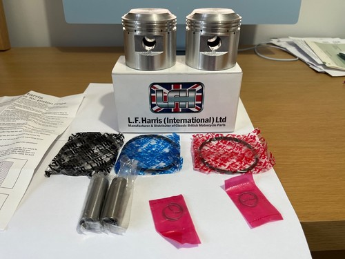 TRIUMPH PISTONS 650 71MM STD 70-2981 IRON HEAD 6T TIGER T110 7.1 comp ratio - Picture 2 of 4