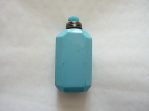 TURQUOISE GLASS ? CHINESE ? SNUFF BOTTLE 8CMS HIGH LIGHT MARKS & SCUFFS