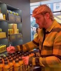 1 Signed Gold Prime Bottle + 3 Gold Bottles+ 2 Jersey And Hoodie + 3 Signed Hats — photo 5