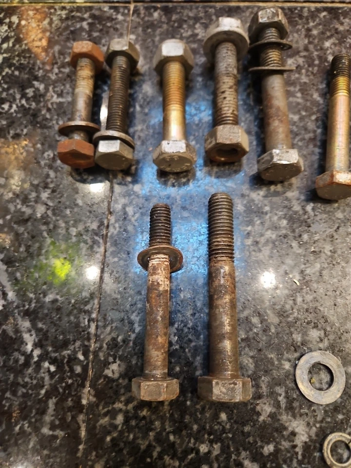 梅赛德斯 450SL 发动机铃外壳 起动和飞轮螺栓 原始设备制造商 原装  — 第 2/4 张图片