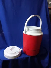  Rubbermaid Model 1502 Half Gallon Insulated Jug Red Swivel (open-close)Spout VG