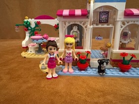 41119 LEGO Complete FRIENDS: Heartlake Cupcake Cafe with minifigures