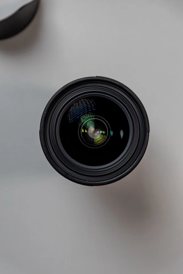 Lente artística Sigma 18-35 mm F1,8 DC HSM para montura Canon EF incluye estuche para capucha Foto 4 de 4