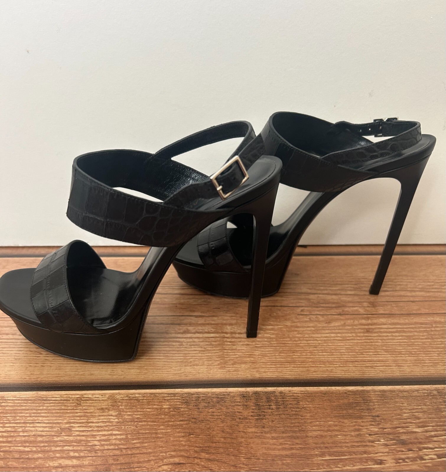 Sandali Saint Laurent Bianca coccodrillo 39