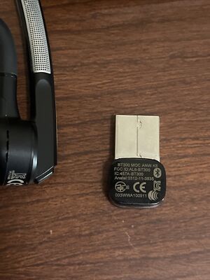 【新品】Plantronics Voyager Legend UC BT300M Plantronics Voyager Legend UC Bluetooth Headset - Retail