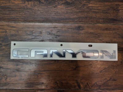 GM OEM 2015-2020 GMC CANYON DOOR OR TAILGATE EMBLEM  22900425 CHROME