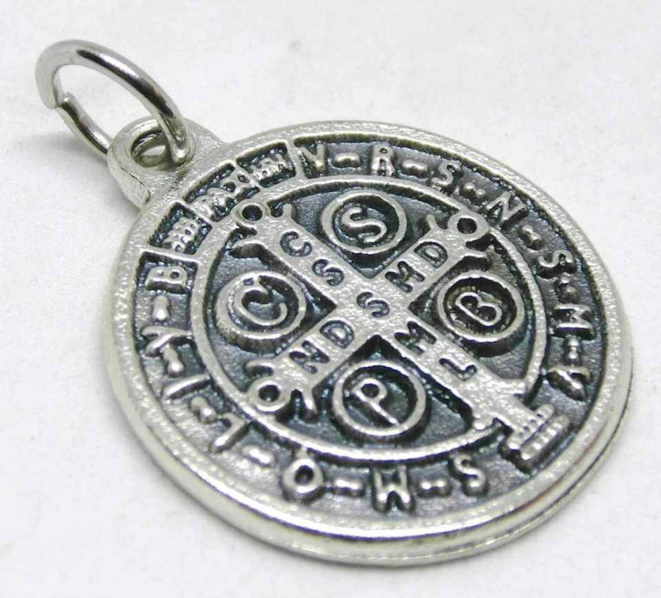 60.048.30 Medaglia Di San Benedetto Argento Da 2 Cm Con Anello Esorcista Esorcis - Immagine 3 di 4