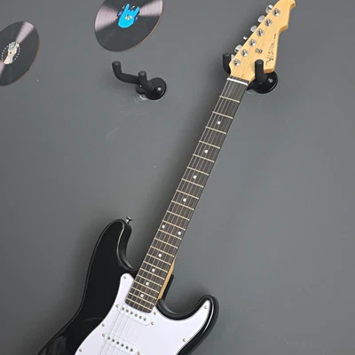 Fender Stratocaster E-Gitarre Schwarz Solidbody Rechtshänder 6-saitig 21 Bünde - Bild 1 von 2
