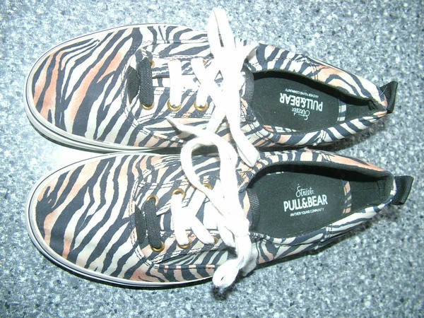 Sneaker von Pull & Bear, Gr. 37, schwarz-weiss animal print