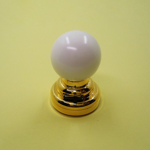 Dollhouse LED Battery Lights 1:12 White Globe Shade 1:12 Miniature Chandelier - Picture 5 of 6