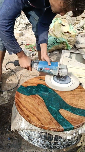 Impresionante mesa de centro de resina epoxi de onda azul de 24" hecha a mano decoraciones de madera con borde vivo - Vídeo 1 de 1